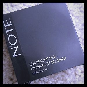 NOTE: Luminous Silk Compact Blush